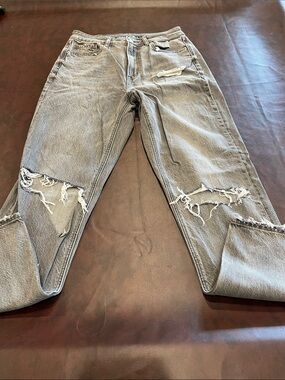American Eagle Outfitters Women's Distressed Light Gray Relaxed Jeans Size 6L